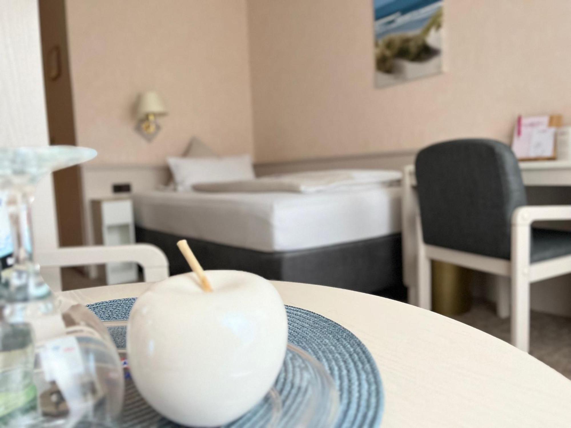 Hotel Zum Rosenteich Bad Zwischenahn Esterno foto